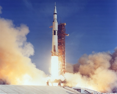 Apollo-11_Liftoff