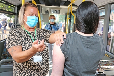 Weiter geht es: Im Impfbus und mit mobilen Teams des Märkischen Kreises sind bereits 20.981 Impfungen erfolgt. Foto: Hendrik Klein /  Märkischer Kreis