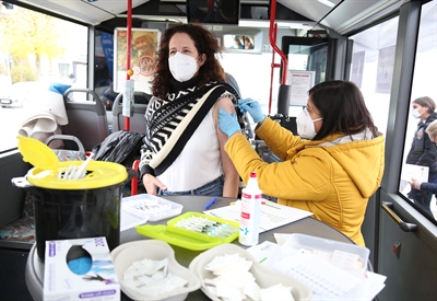 Der Impfbus wird in der kommenden Woche in zehn Städten und Gemeinden vor Ort sein. Foto: Hendrik Klein / Märkischer Kreis