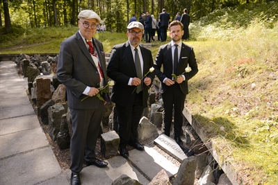 Mönchengladbacher Delegation besucht Gedenkstätte im Wald von Bikernieki