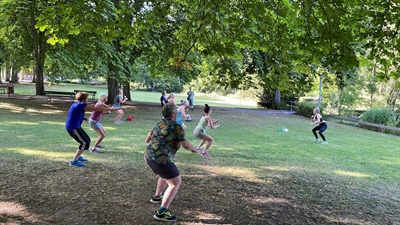 Sport im Park_Eröffnung 2022 - ZUMBA-Kurs unter freiem Himmel