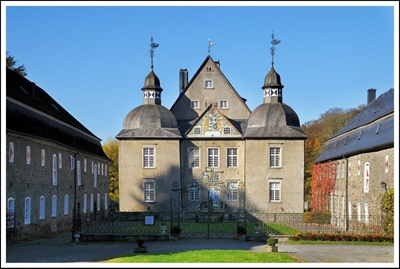 Das Wasserschloss Neuenhof in Lüdenscheid zählt zu den geschichtsträchtigsten Orten des Märkischen Kreises. Foto: MK Tourismus