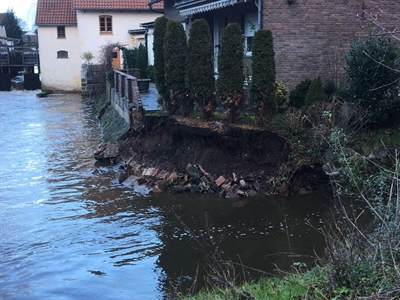 In der Nacht vom 14. auf den 15. Januar 2023 ist ein Bereich der Uferböschung am Zusammenfluss der Bocholter Aa mit der Gemener Umflut abgerutscht