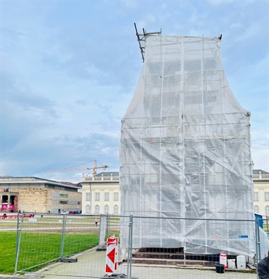 Friedrich der II. schnuppert bald wieder Frischluft: Generalsanierung des Denkmals auf dem Friedrichsplatz geglückt