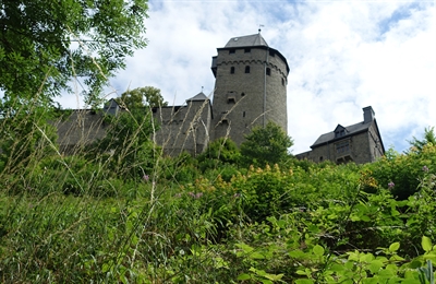 Am Tag der Gärten und Parks in Westfalen-Lippe am 4. Juni lädt auch der Weyhe-Park rund um die Burg Altena zu Besichtigungstouren ein. Foto: Bernadette Lange/Märkischer Kreis