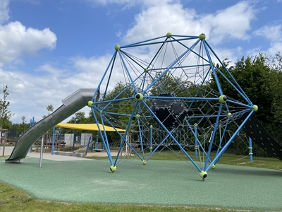 Mehrgenerationen-Spielplatz Kalthof_Klettergerüst