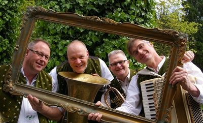 Beim Erlebnistag am Felsenmeer-Museum in Hemer spielen neben anderen Live-Bands auch die Sauerländischen Wirtshausmusikanten auf. Künstlerfoto