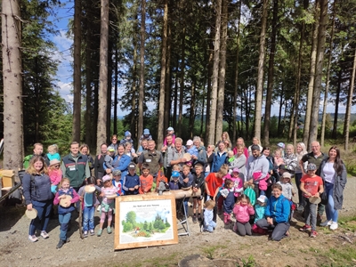 Kinder, Eltern und Erzieherinnen erlebten einen tollen letzten Kita-Tag im städtischen Wald an der Niedersfelder Hochheide. 