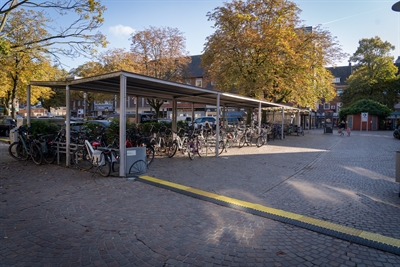 Die Anlage am Liebfrauenplatz wird modernisiert und erlaubt es künftig, das Rad diebstahlsicher abzustellen.