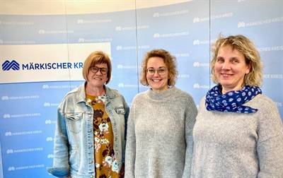 Petra Platt, Vanessa Bach-Peters und Bettina Rittinghaus  von der Betreuungsbehörde beraten Interessierte zum Berufsziel Berufsbetreuer. Foto: Ulla Erkens/ Märkischer Kreis