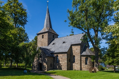 Zu ihrer diesjährigen Abschlussveranstaltung laden die Freunde der Burg zu einer Besichtigung der Dorfkirche in Wiblingwerde und einem Orgelkonzert ein. Foto: Simone Rein