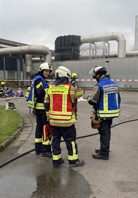 Auf dem Gelände der Entsorgungsgesellschaft Westmünsterland hat heute eine große Bevölkerungsschutzübung mit einer Verletztendekontaminationseinheit stattgefunden.