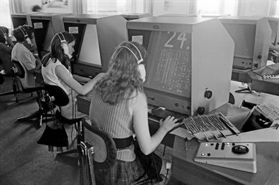 Schaufenster Stadtgeschichte: Telefonauskunft 1971