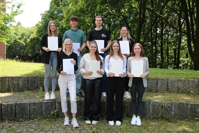 Insgesamt 13 Auszubildende der Borkener Kreisverwaltung haben jetzt ihre Prüfungen erfolgreich absolviert. 