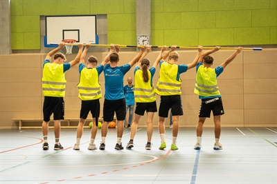 Schülerinnen und Schüler des Berufskollegs zeigten einen Tanz für die Gäste 