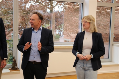 Landrat Dr. Kai Zwicker und Katharina Krimphoff (Mobilfunkkoordinatorin des Kreises Borken)